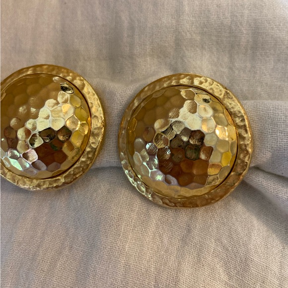 Kenneth Jay Lane KJL‎ Round Hammered Vintage Clip on Earrings - Picture 6 of 8